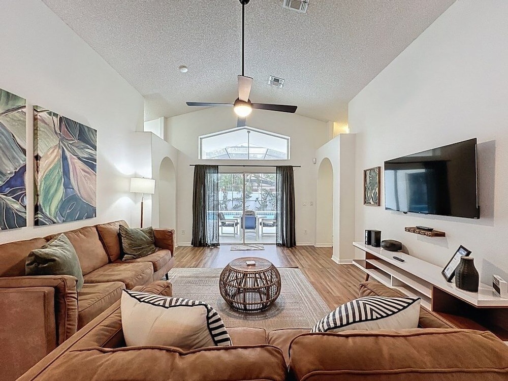 Incredible 4 Bed Pool/spa Home, Minutes To Disney 4 Bedroom Villa
