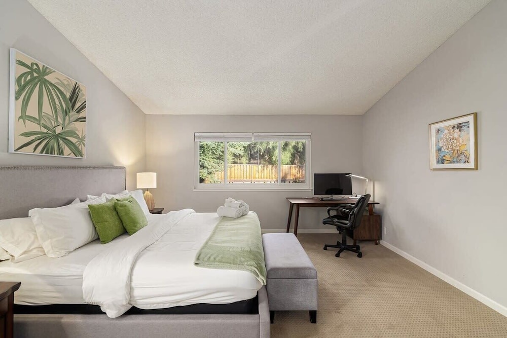 @ Marbella Lane - 4BR Siliconvalley Gempool House