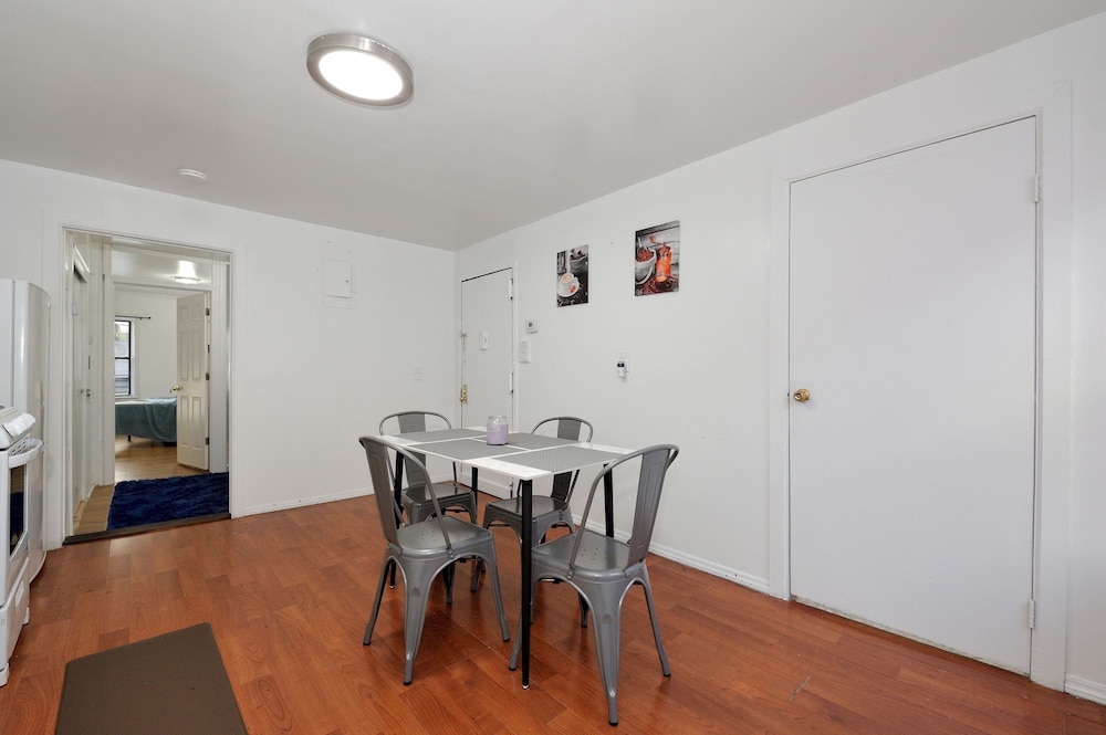 Cozy 2BR Apartment in the Heart of Chelsea