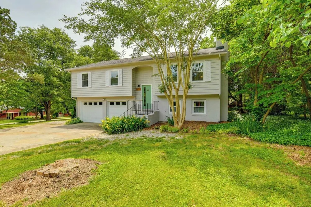 Pet-Friendly Lake Norman Retreat