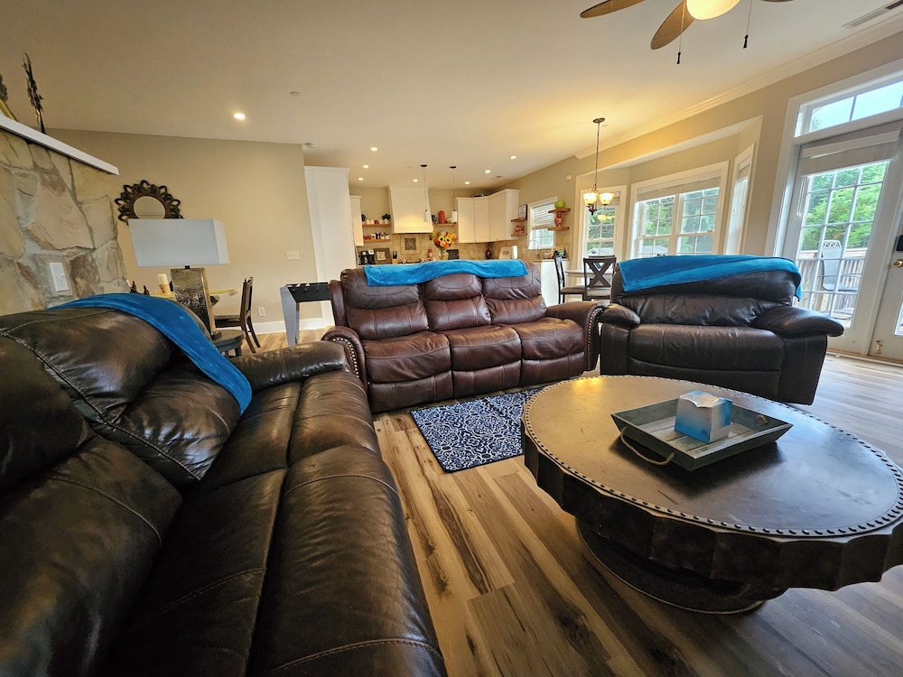 Heated Pool King Bed Jacuzzi Bath Arcade