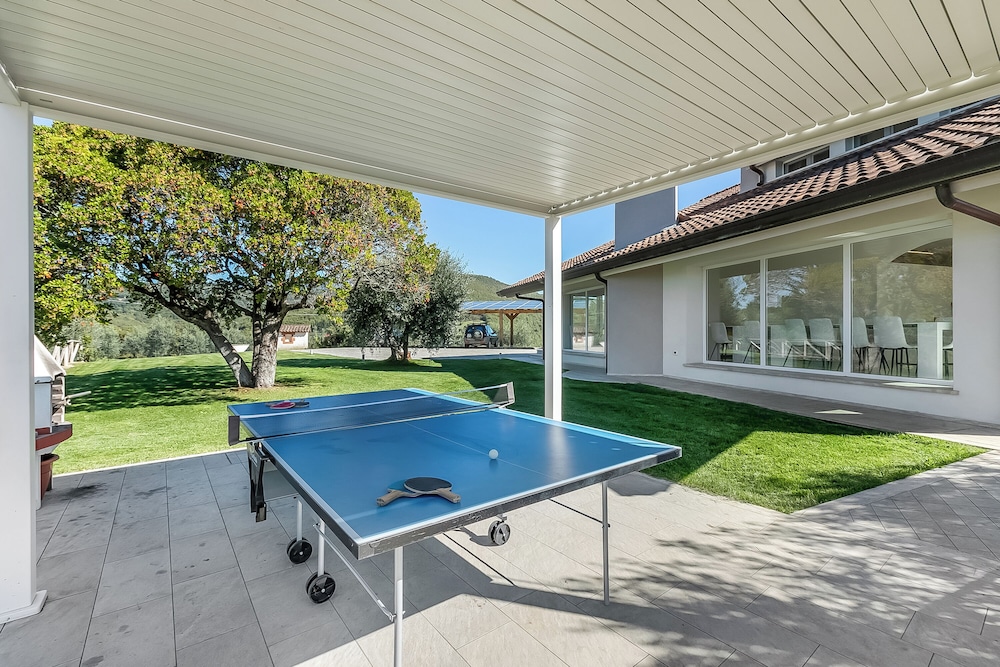 Villa Chimera White With Panoramic Pool