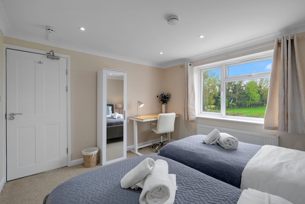 Stylish 4 Bedroom Home in Brightside Ave