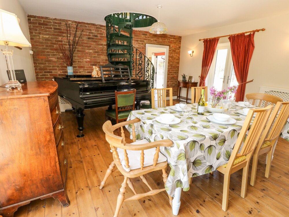 Ryde Vacations - The Coach House - Property Image 23