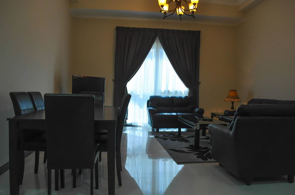 Golden Treasure Tower Family Apartment