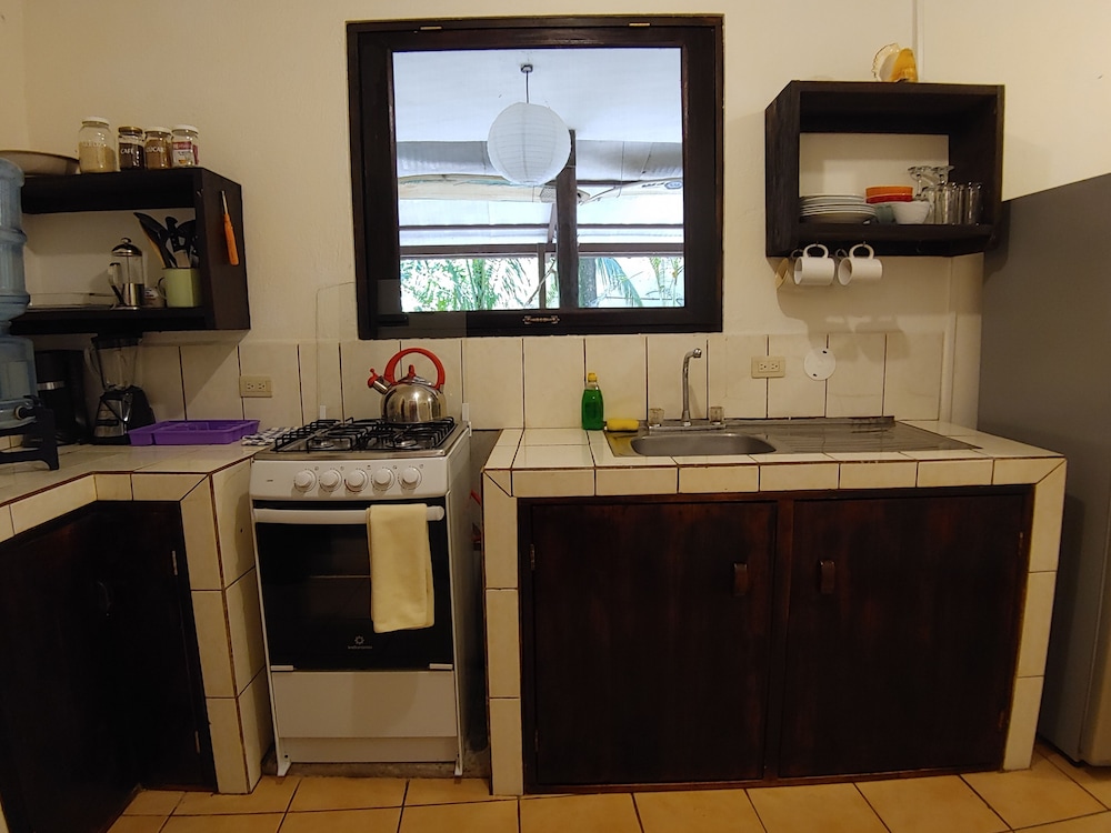 Colibri Surf House & Flats