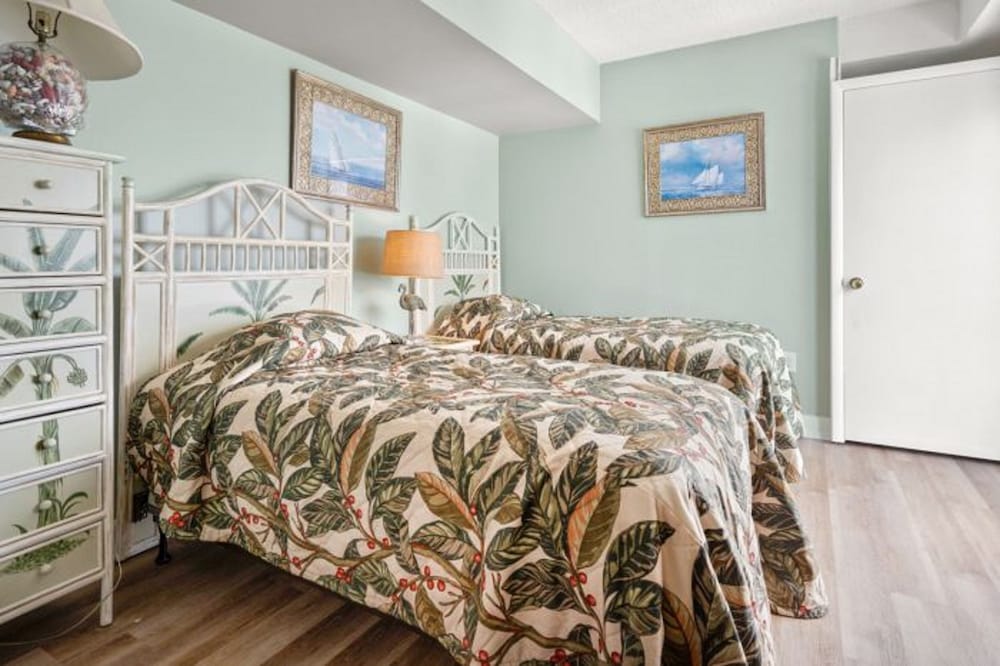 The Palace Resort by Elliott Beach Rentals