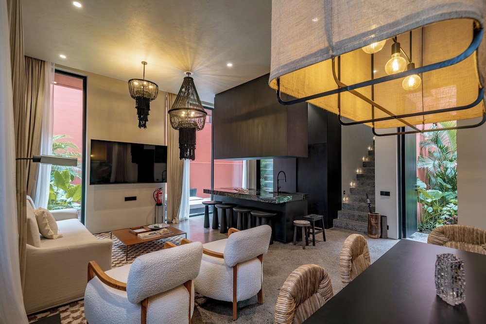 Five Stories - Luxury Villa Retreat