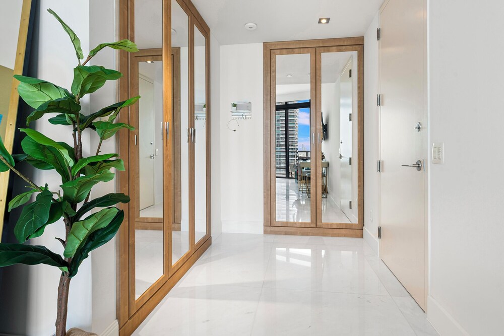 W South Beach Private Luxury Suites
