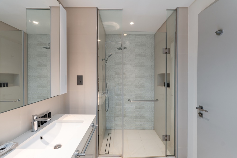 Stylish Emaar Beachfront 2BR w Beach Access