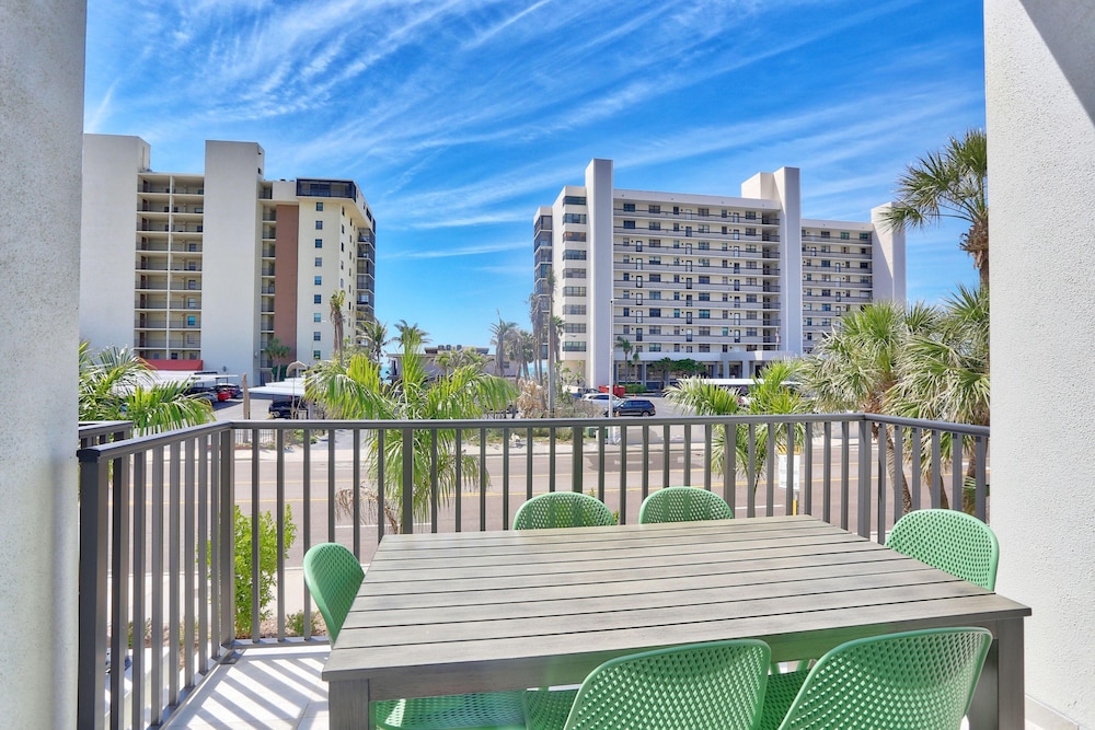 Azul Townhomes C1 - Sol Retreat
