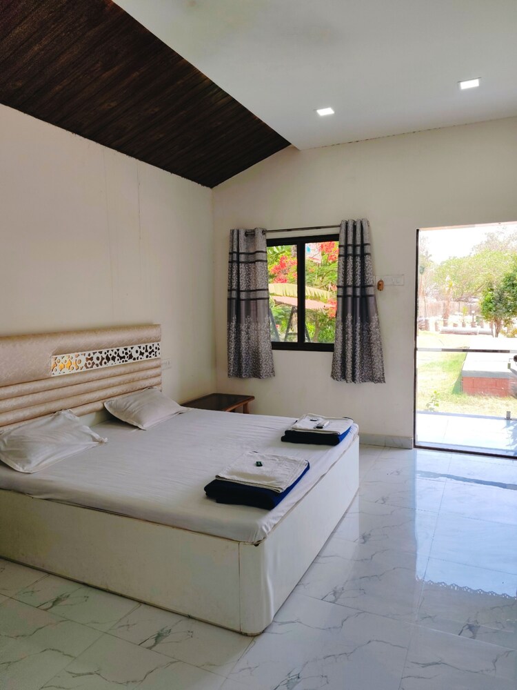 Shri Swami Krupa Holiday Resort