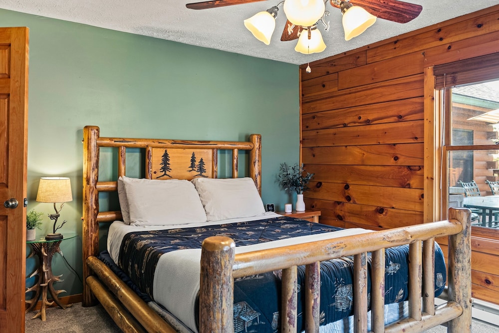 Deer Haven Cabin by Avantstay Waterfront Dock Firepit