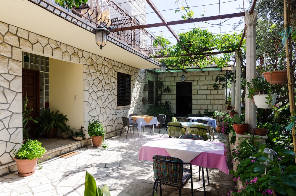 Guesthouse Moretić