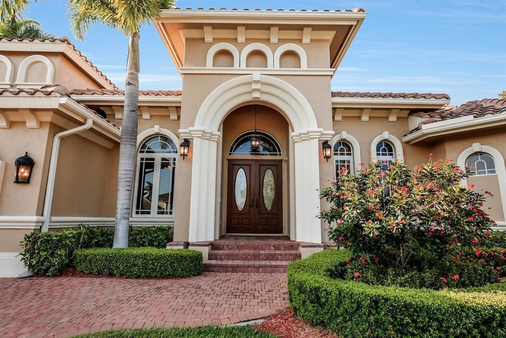 WIN1288 4 Bedroom Holiday Home by Marco Naples Vacation Homes
