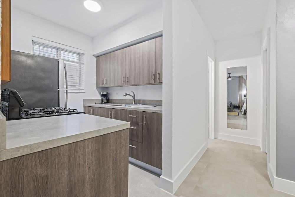 Harding Avenue Apartments by Andes STR