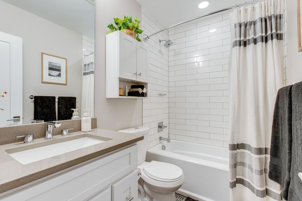 1 Mi to Dtwn Denver: Sleek Duplex w/ Rooftop Deck!