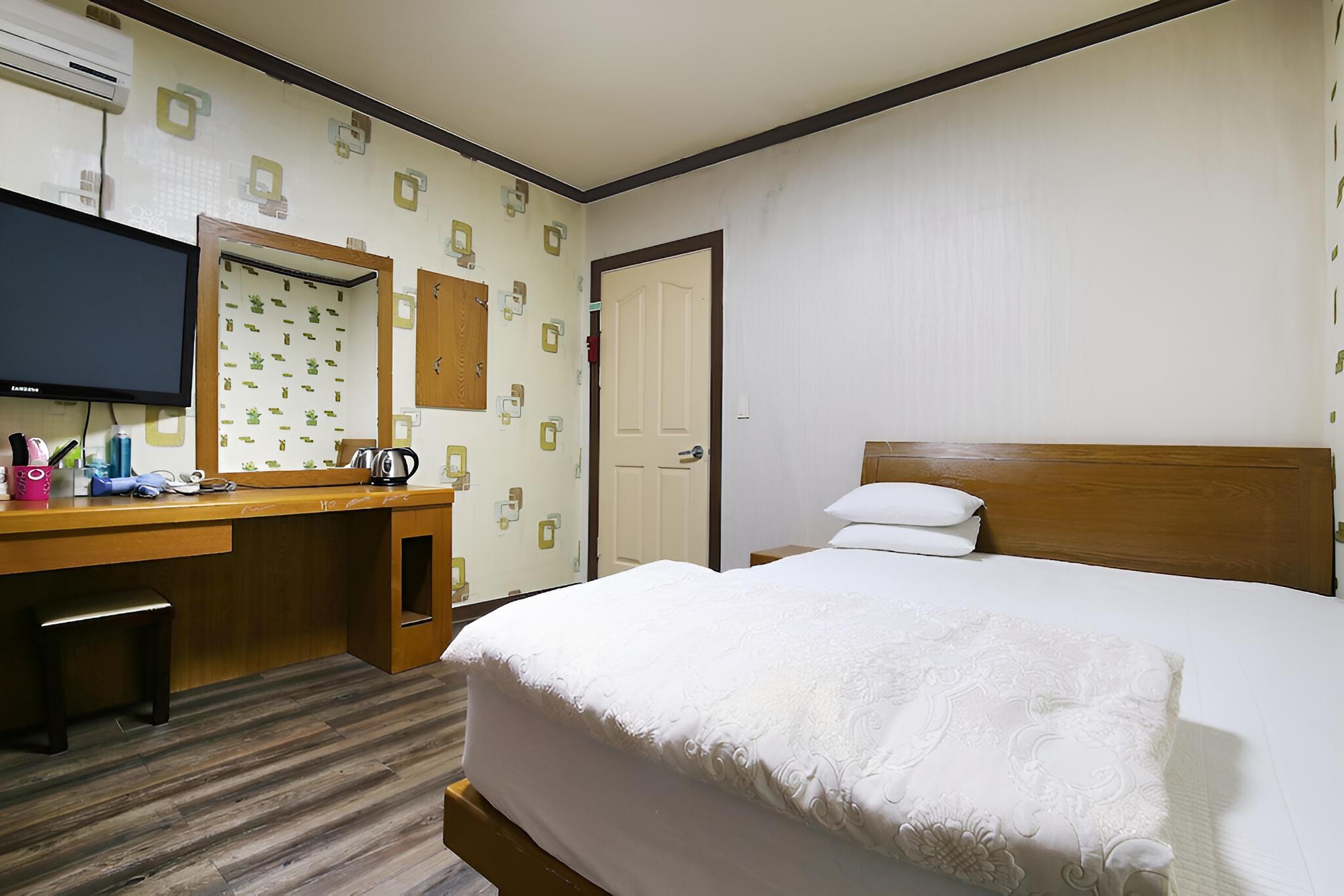 Nonsan Hwangje Motel view 5