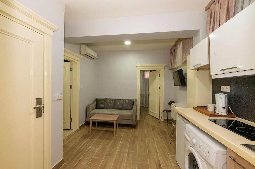 Taksim Peri Suit - Image 42