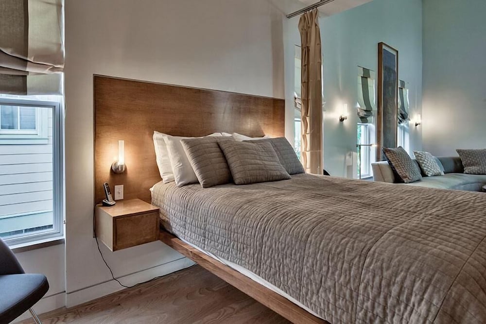The White House of Watercolor 4 Bedroom Holiday Home by Five Star Properties