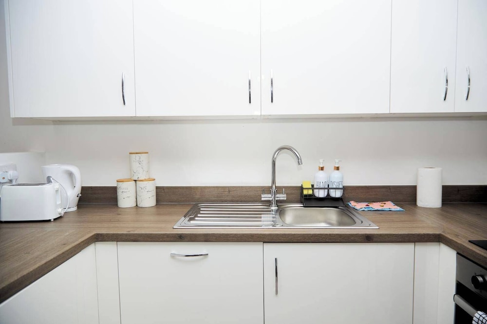 Apartment-sleeps4-streetparking-balcony-duplex