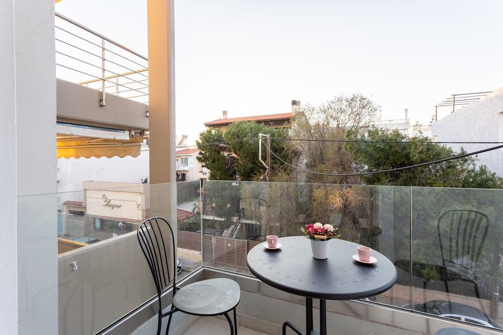 Beachfront Artemida Retreat - Peony Seabreeze Gem