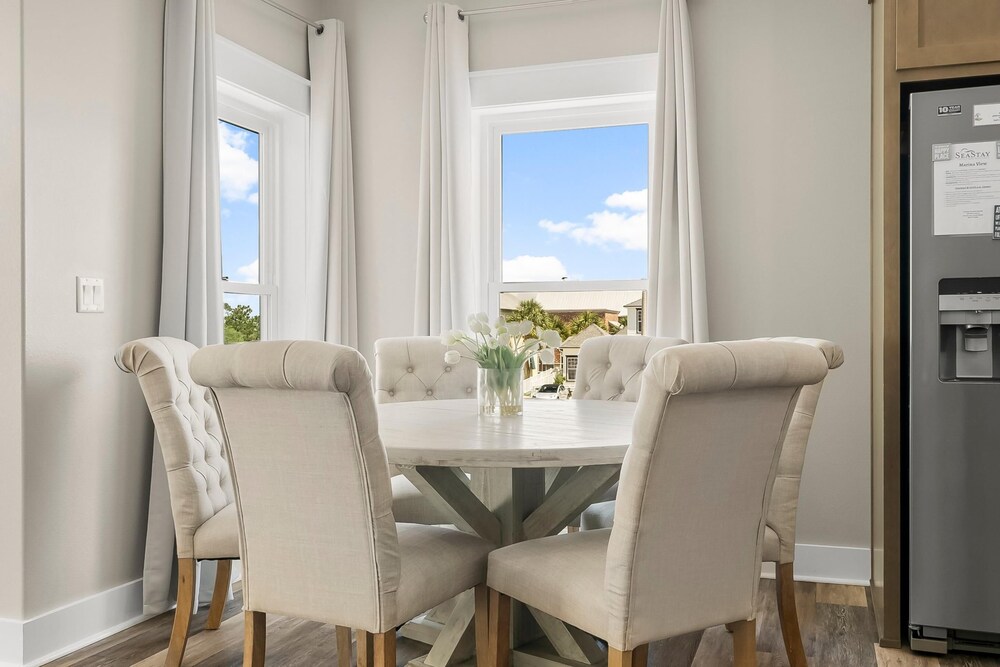 Pet Friendly Beach House - Marina View