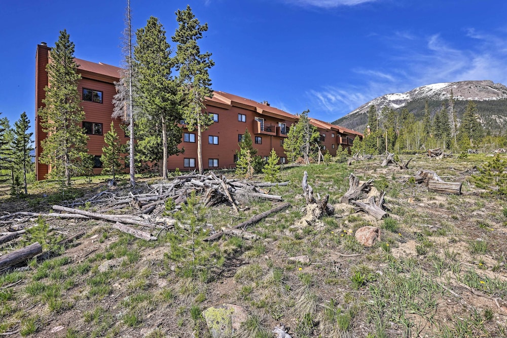Silverthorne Condo: Patio, Mtn Views, Pool Access! view 4