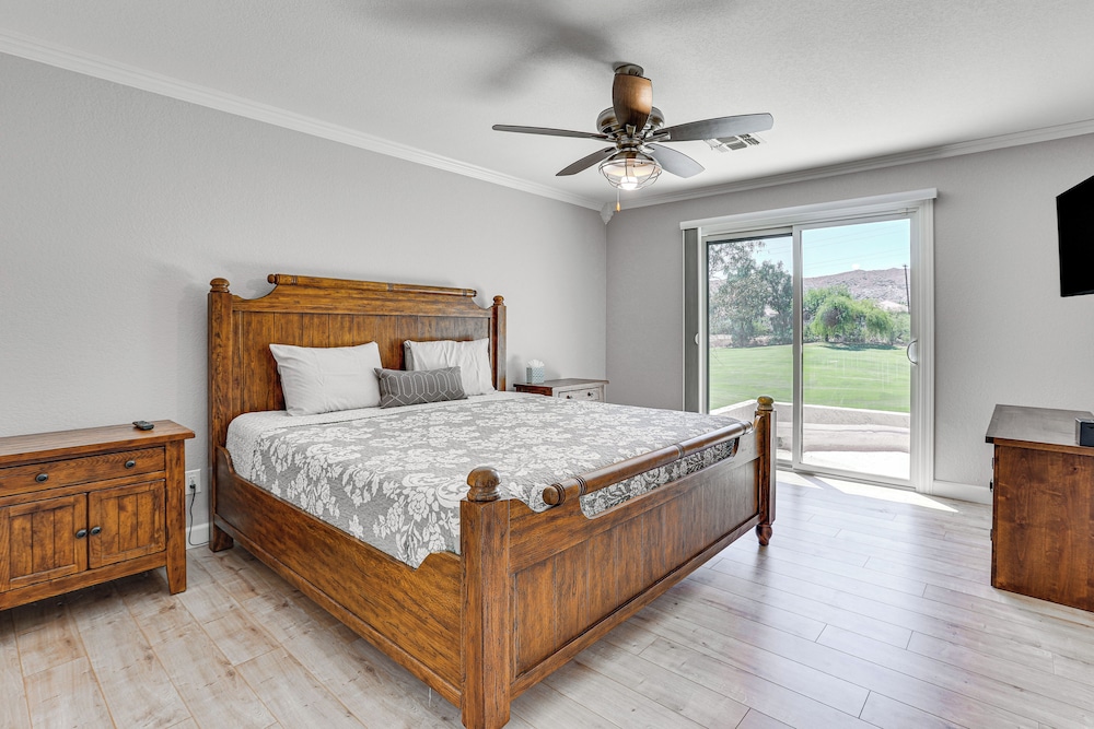 7 Mi to Dtwn: Golf Getaway w/ Fire Pit in Phoenix