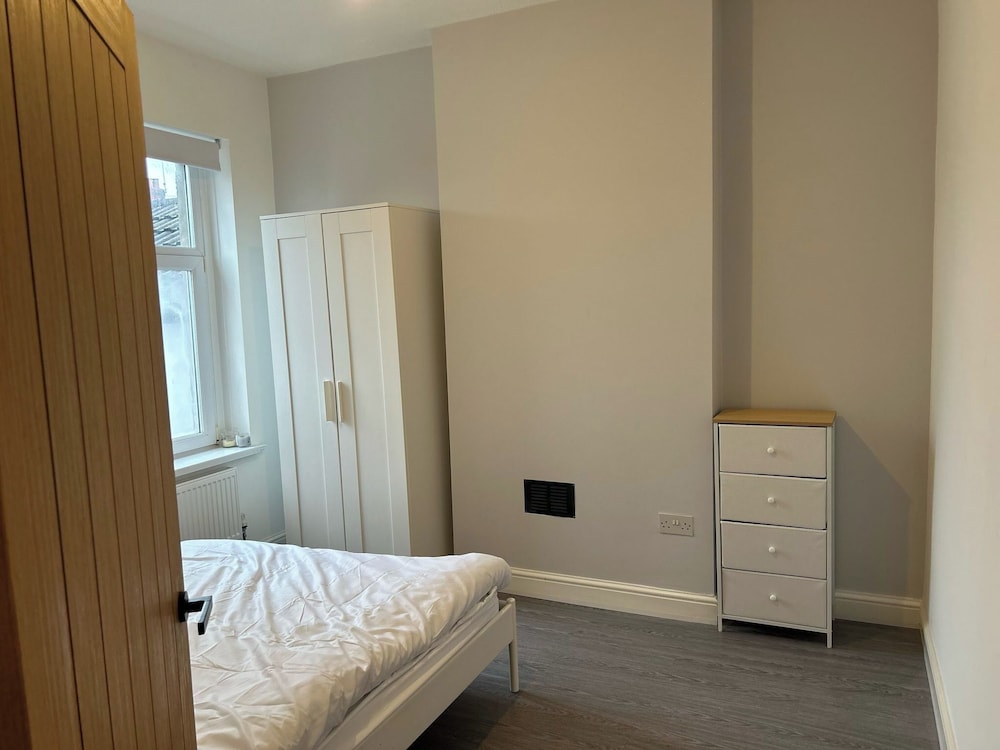 Cardiff City Apartment - Modern & Cozy