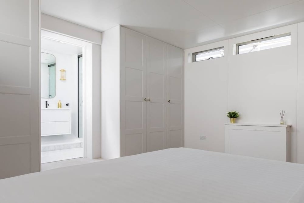 Cheyne Walk Houseboat by Onefinestay