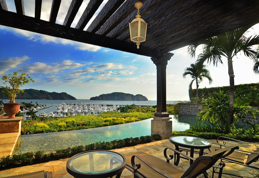 CR Luxury Los Sueños Condos