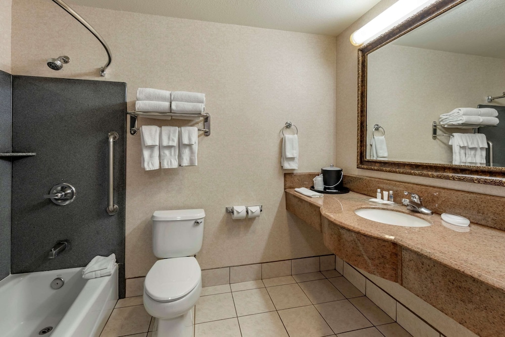 Redlands Vacations - Comfort Suites Redlands - Property Image 51
