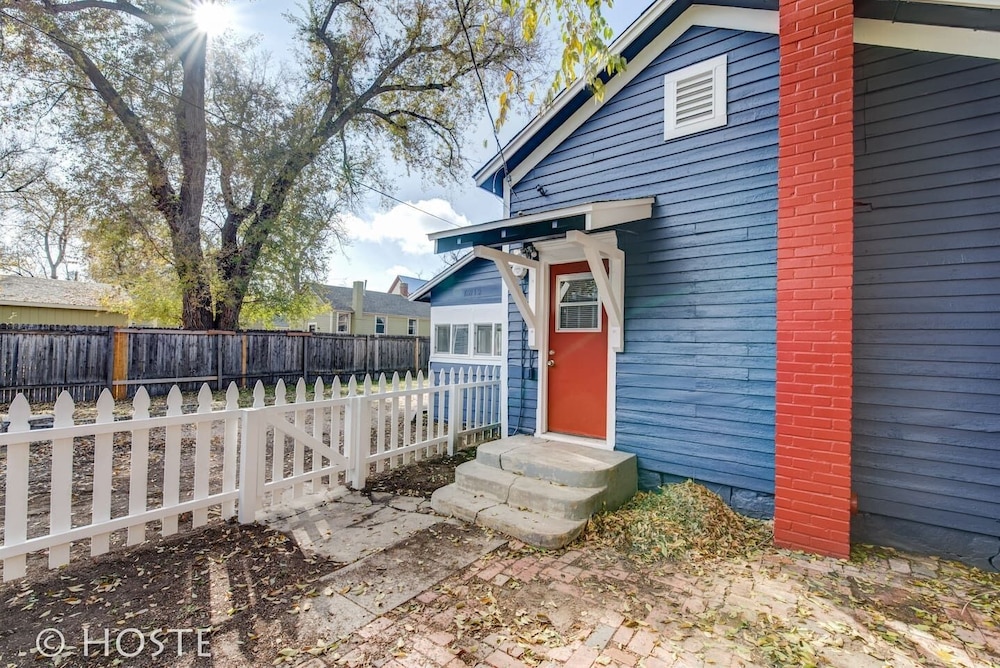 City Center Cottage Netflix, Mtns & Adventure! view 5
