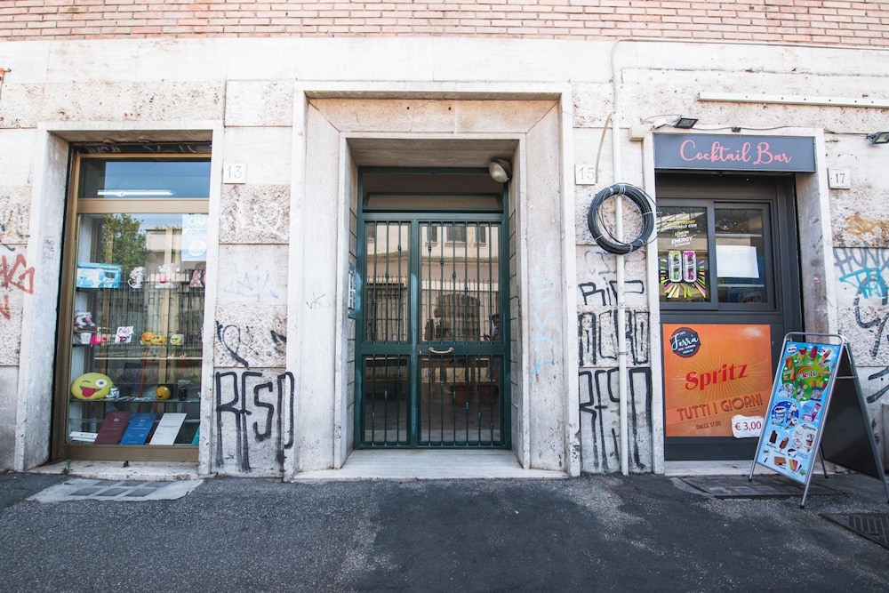 Casa di Ele in Rome With 1 Bedrooms and 1 Bathrooms