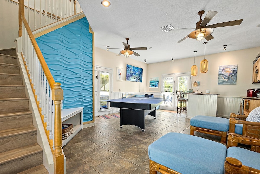 Perfect Beach House 2min Walk With Heated Pool and Hot Tub 4 bed 3 Bath With Pet Friendly