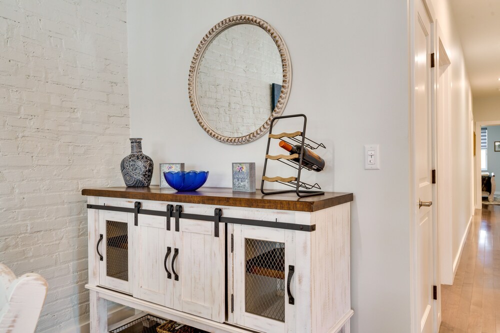 Walk to Downtown: Cozy Lenoir Apartment! view 2
