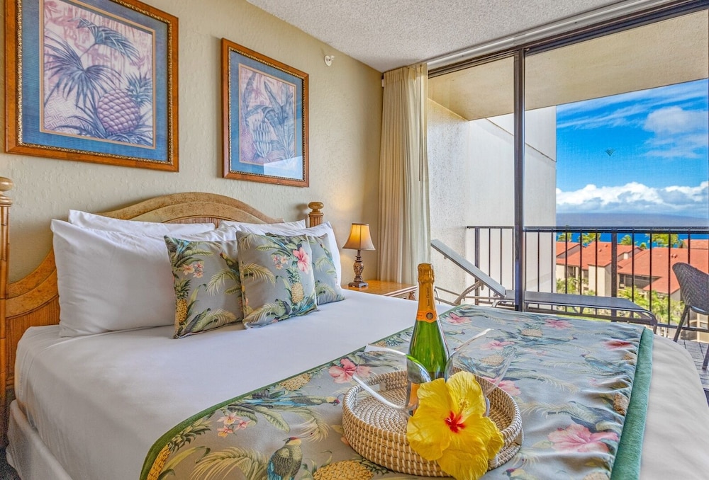 Kaanapali Shores Studio 742 Studio Bedroom Condo by RedAwning