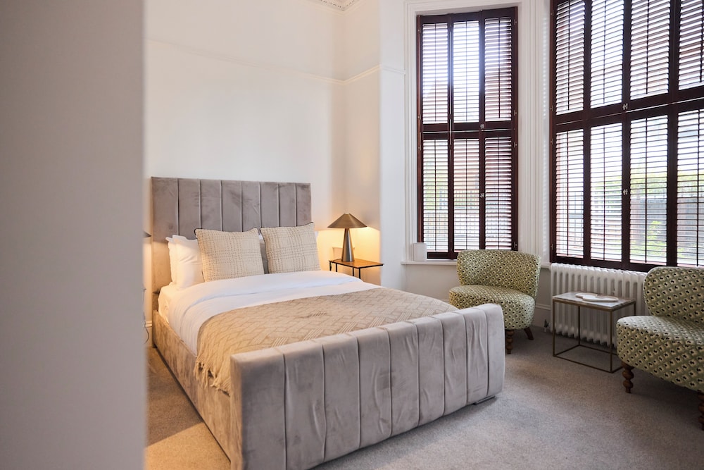 Hampstead Parkside Apartment