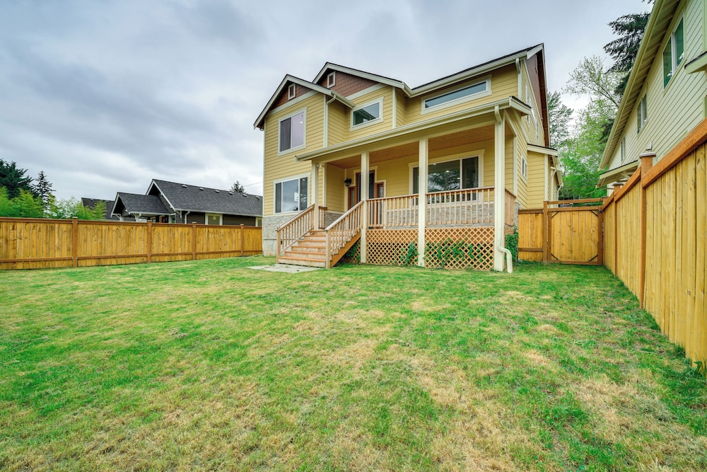 4 Mi to Dtwn: Modern Tacoma Home w/ Spacious Yard