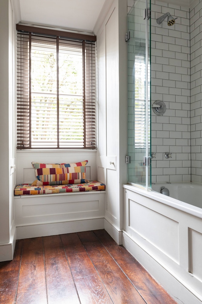 Chesilton Road by Onefinestay