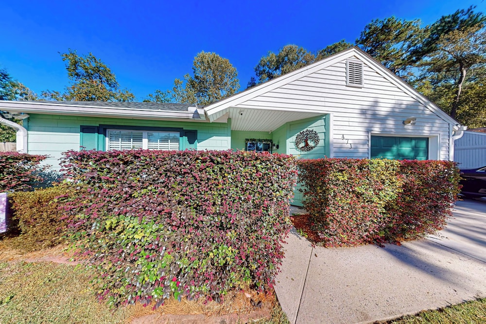 Dog-friendly Family Home w/ Patio & Fire Pit!