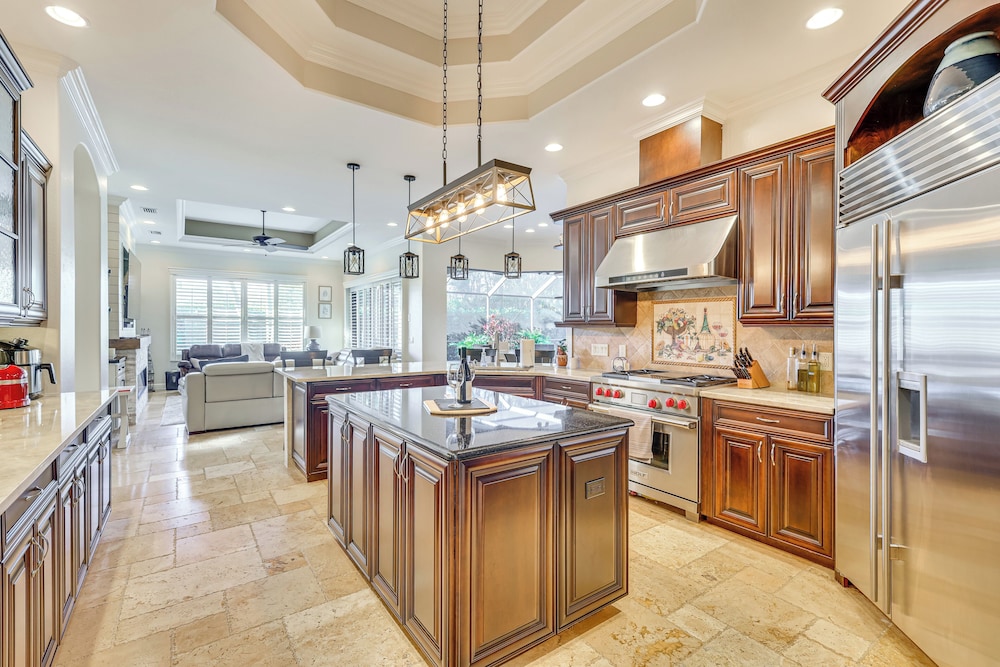 3 Mi to Bonita Beach: Outdoor Oasis w/ Pool & Spa!
