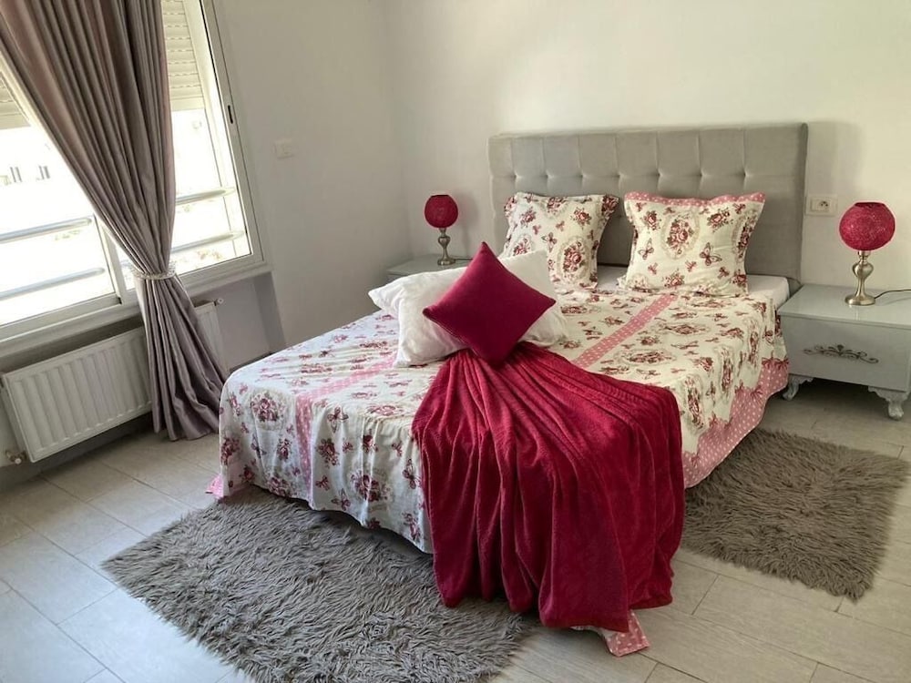Cosy Flat for Your Honeymoon view 4