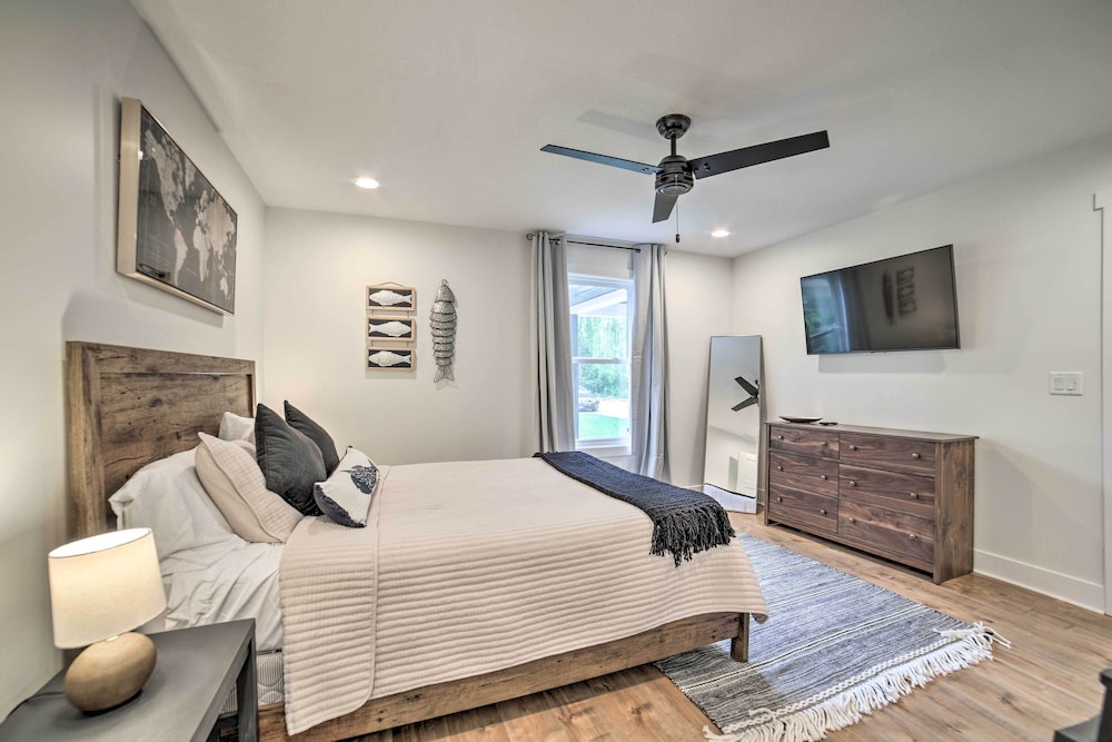 Newly Built Gilletts Lake Gem: Dock & Hot Tub view 3
