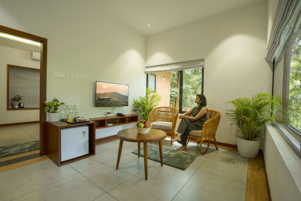 Crystal Kuruva Nature Resort & Spa