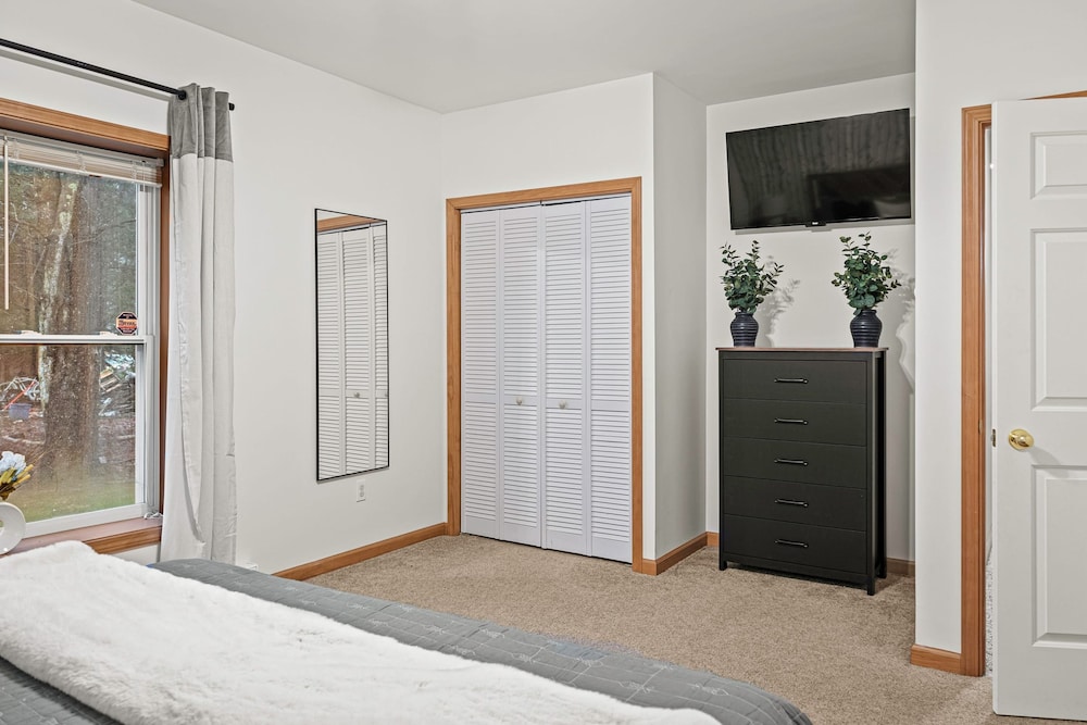 Mews Mountain House by Avantstay Walk to Beach Hot Tub Game Room