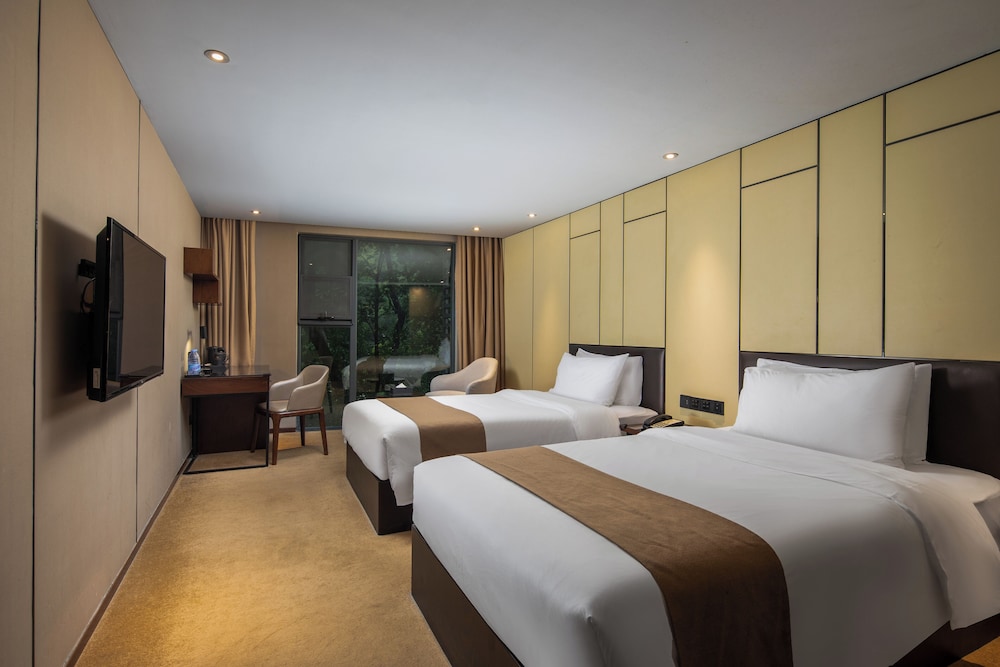 CNHOL RADIENT HOTEL