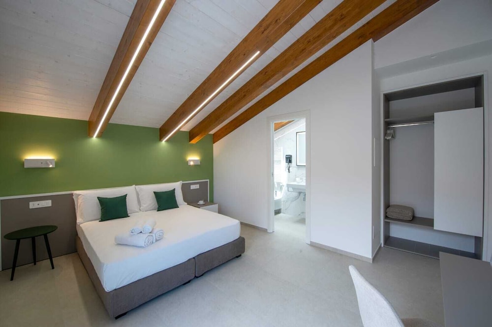 Rossy Palace Amalfi Coast Suites