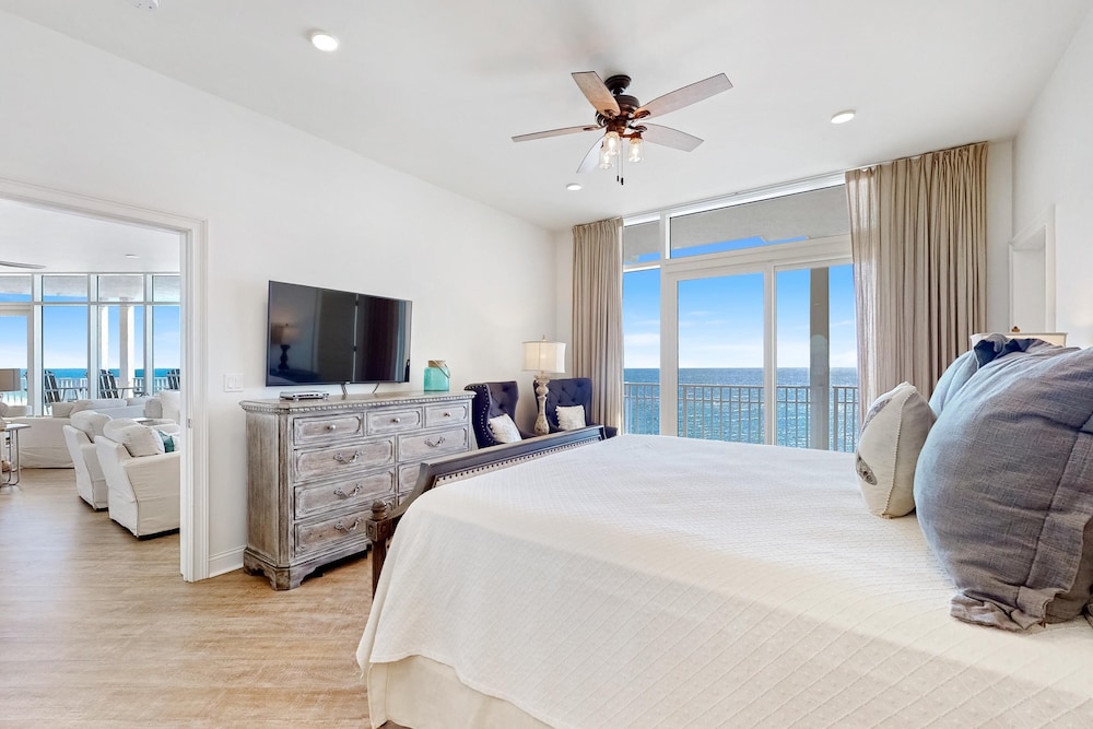 Vista Del Mar 305